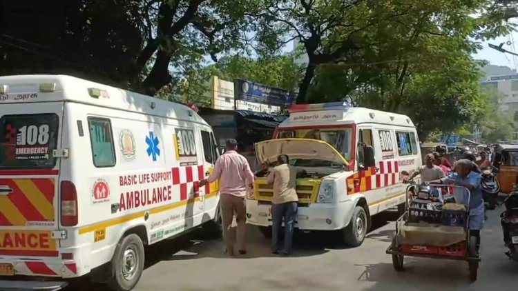 108 ஆம்புலன்ஸ் கட்சி கூட்டங்களில் மட்டும் நிற்காமல் போகிறதே!