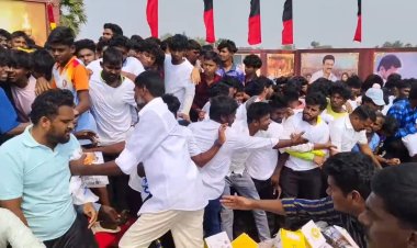 அமைச்சர் நிகழ்ச்சியில் தள்ளு முள்ளு! உபகரணங்களை அள்ளிச்சென்ற நபர்கள்!