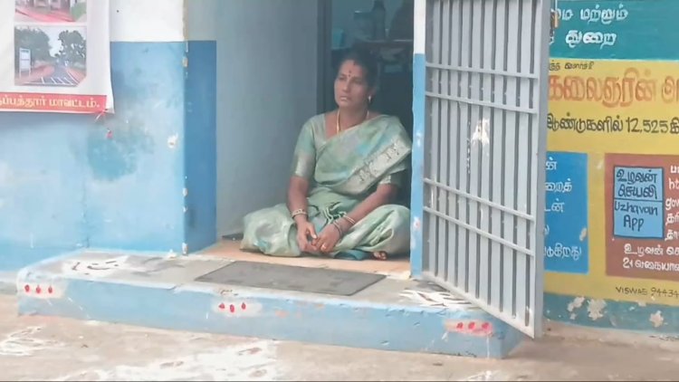 அதிகாரிகள் கேட்பதை கொடு! பெண் தலைவருக்கு கெடு!