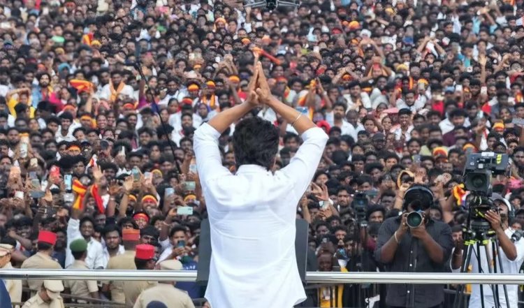 திமுகவை நம்பாதீர்கள் - நம்பவைத்து ஏமாற்றி விடுவார்கள்"தவெக தலைவர் விஜய் பேச்சு! புஸ்ஸியை ஆங்கிலத்தில் வெளுத்த பெண் எஸ்.பி!