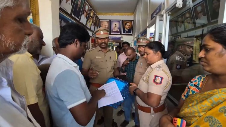 பேருந்து நிறுத்தம் கோரி மறியல்!