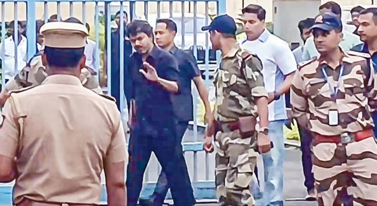   கரூர் சம்பவத்துக்கு யார் மீதாவது சந்தேகம் உள்ளதா! விஜய்யிடம் சிபிஐ கேள்வி?!