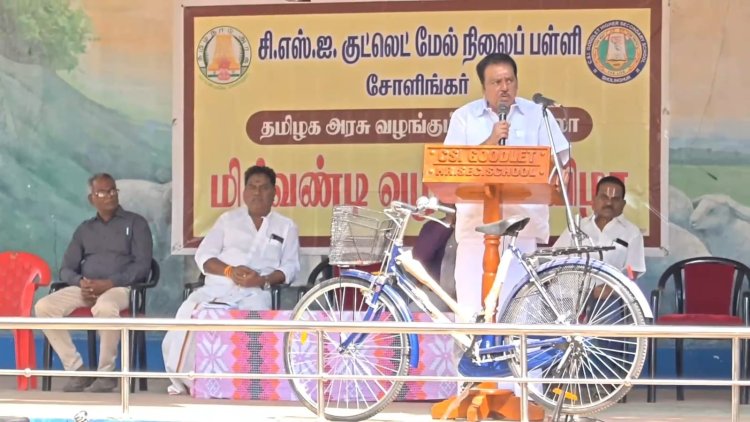 பொங்கலுக்கு சைக்கிள் வழங்கிய எம்.எல்.ஏ!