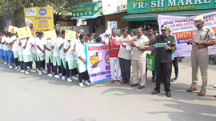 முழக்கங்களை எழுப்பிய மாணவிகள்!