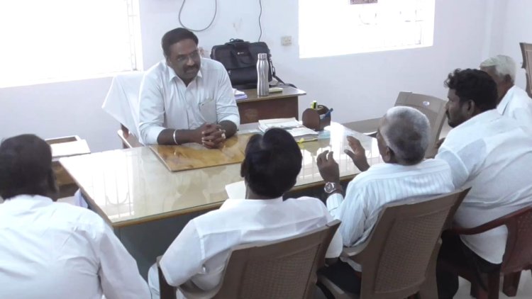   பிடிஓ வை முற்றுகையிட்டு கோரிக்கையை நிறைவேற்றிக் கொண்ட கிராமத்தினர்! 1.23.கோடிக்கு மாட்டுசந்தை ஏலம்!