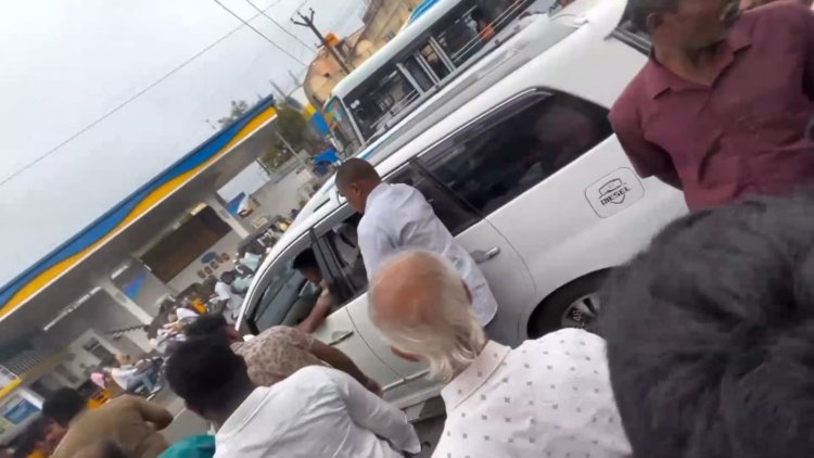 துப்பாக்கி முனையில் நடுரோட்டில் களேபரம்!   