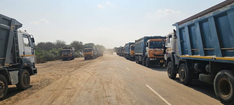 தேர்தல் ஆணையத்தின் படிகளைத் தொட்ட திருட்டு மண் குவாரி! அரக்கோணம் தாசில்தார்  தடை செய்து அதிரடி! நிரந்தரமாக மூடு..இல்லையேல் தேர்தல் புறக்கணிப்பு!