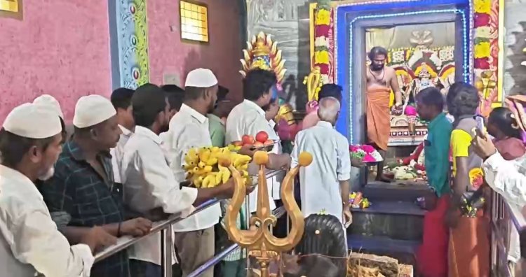 இந்து மத கோவிலுக்கு சீர் வரிவை வழங்கிய இஸ்லாகிய குடும்பத்தினர்!