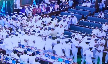 அடங்காத திமுகவினர் சபாநாயகரை முற்றுகை! —சபையை நடத்தவிடாமல் அமளி... கூண்டோடு வெளியேற்றம்!