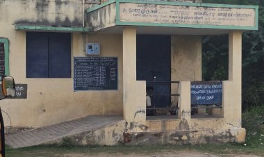 அங்கன்வாடி கூடத்தில் டாஸ்மாக் பார்... அட பாவிங்களா!