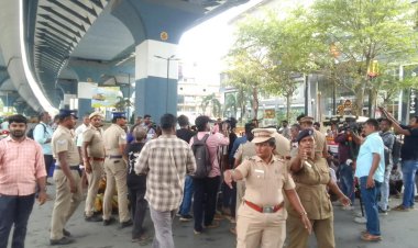 பீளமேடு காவல் நிலையம் முற்றுகை!மாணவர் அகிலன் தற்கொலை;பள்ளியில் சாதிய அவமதிப்பா?நீதி கேட்டு தீவிரமடையும் போராட்டம்