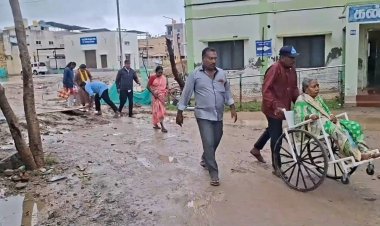நோயைக் குணப்படுத்த வரும் மக்களுக்கு சேறும் சகதியும் வரவேற்பா? வாணியம்பாடி அரசு மருத்துவமனையில் குளம்போல் தேங்கும் மழைநீர்!  நோயாளிகள், முதியவர்கள், கர்ப்பிணிகள் அவதி – மருத்துவமனை வளாகத்தைச் சீரமைக்க அதிகாரிகள் முன்வருவார்களா?